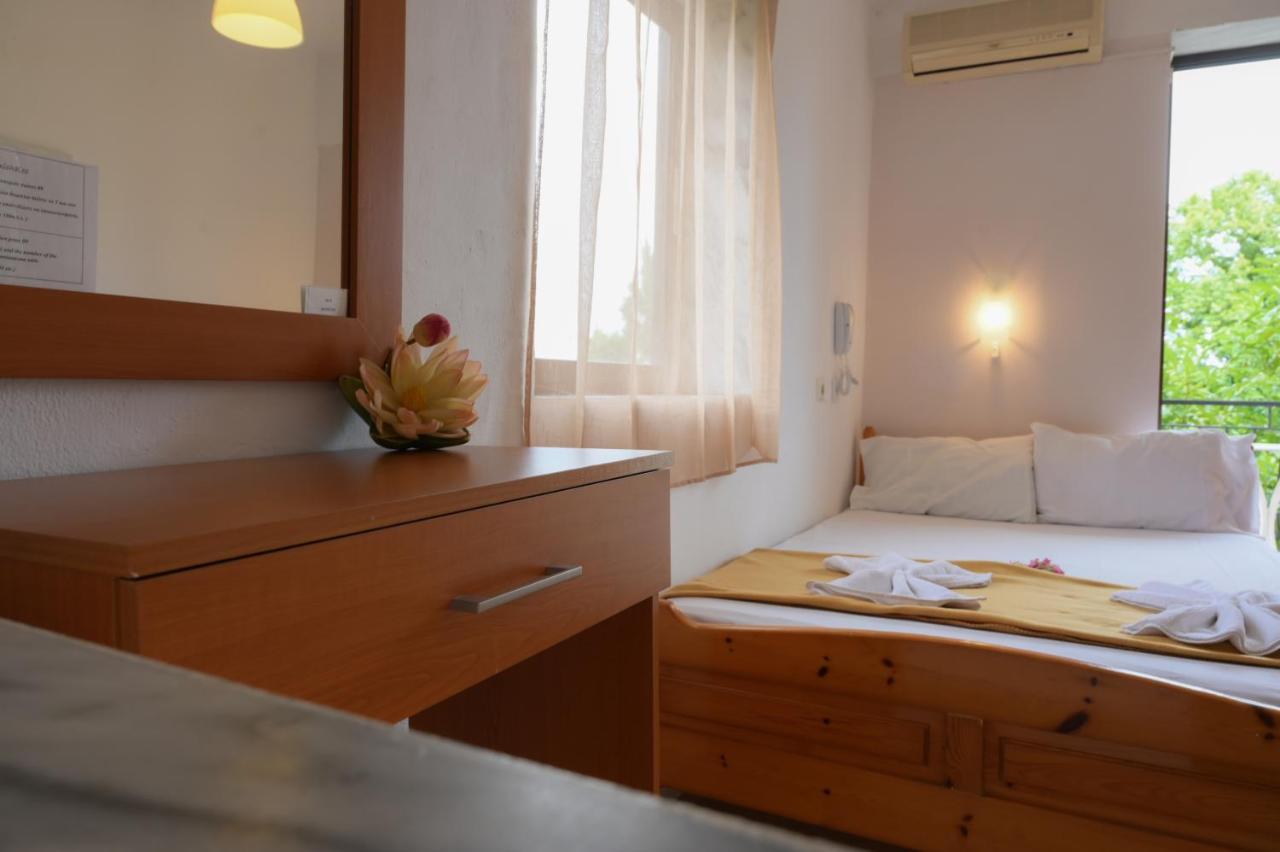 Hotel Geromichalos Paralía Skotínis 외부 사진