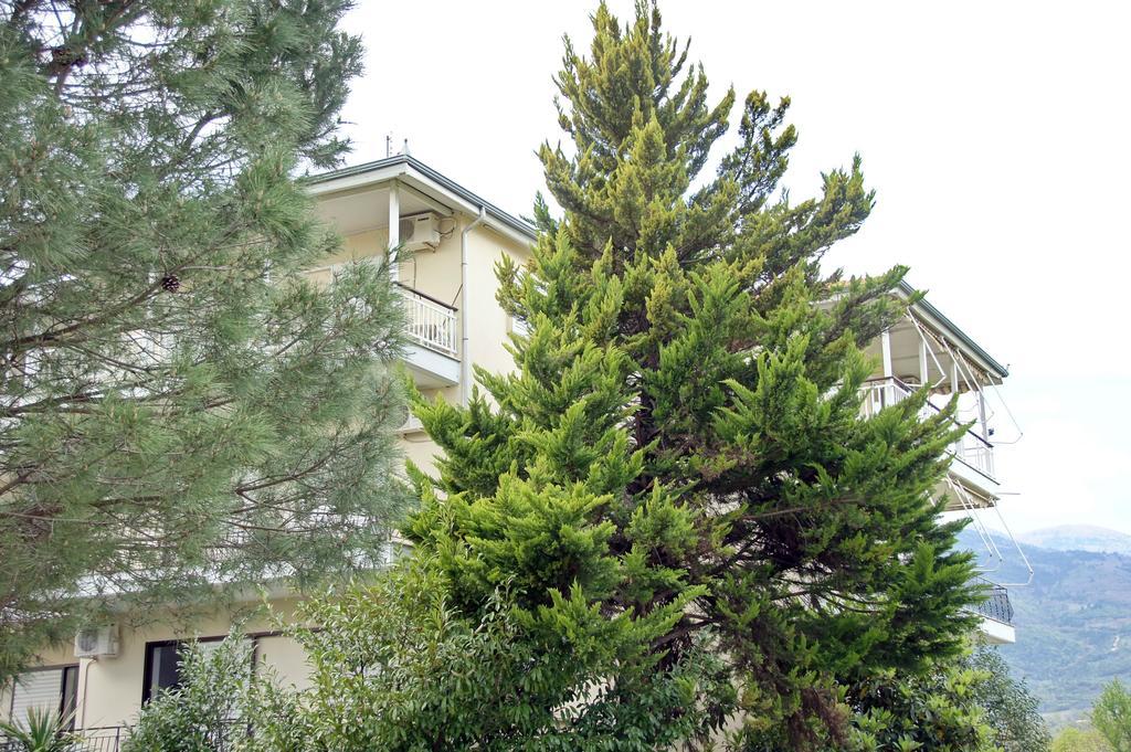 Hotel Geromichalos Paralía Skotínis 외부 사진